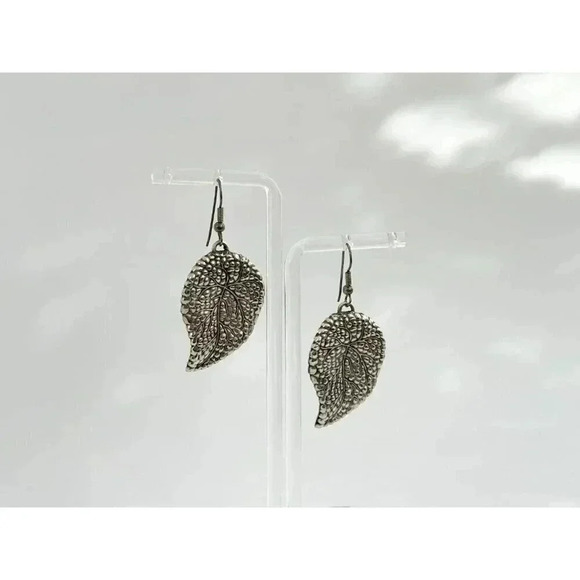 Silver Tone Vintage Leaf Shape Textured Dangle Earrings - Picture 10 of 10
